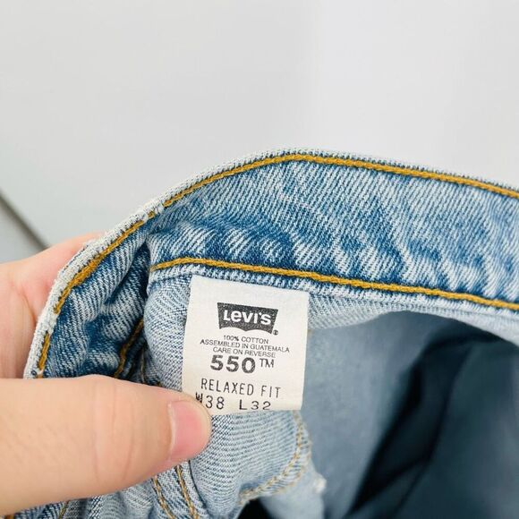 VTG Levi's 550 Denim Relaxed Fit Straight Jeans Medium Wash Blue Mens Size 38x32 - Picture 4 of 9
